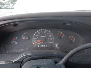 2001 Ford Econoline Cargo z VIN 1FTNE24291HB20980, wystawiony jako IAAI lot #42396814 z przebiegiem 182 594 mil mil oraz . Historia ofert i sprzedaży dostępna na DreamBid. Obrazek 7.