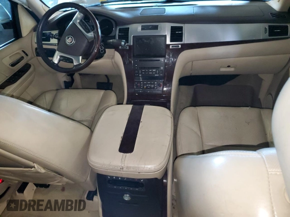 2007 Cadillac Escalade z VIN 1GYEC63847R304577, wystawiony jako Copart lot #45904605 z przebiegiem 153 319 mil mil oraz Szkoda całkowita • Salvage title. Historia ofert i sprzedaży dostępna na DreamBid. Obrazek 8.