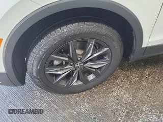 2024 Volkswagen Tiguan SE с VIN 3VV3B7AX4RM085495, выставлен на аукционе IAAI как лот 42796456 с пробегом 34 680 миль миль и . История ставок и продаж доступна на DreamBid. Изображение 52.