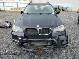 2013 BMW X5 xDrive35i z VIN 5UXZV4C5XD0G53045, wystawiony jako Copart lot #52986625 z przebiegiem 130 237 mil mil oraz Czysty tytuł • Clean title. Historia ofert i sprzedaży dostępna na DreamBid. Obrazek 5.
