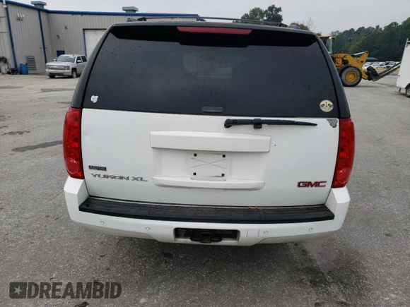 2008 GMC Yukon XL SLT w/4SB with VIN 1GKFC16028J194992, listed as a Copart auction lot 73526724 with 236,387 mi miles and Salvage Title. Bid and sale history available at carsss.com. Image 6.