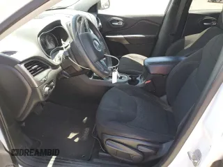 2019 Jeep Cherokee Latitude z VIN 1C4PJLCB0KD248870, wystawiony jako Copart lot #60622765 z przebiegiem 158 329 mil mil oraz Szkoda całkowita • Salvage title. Historia ofert i sprzedaży dostępna na DreamBid. Obrazek 7.