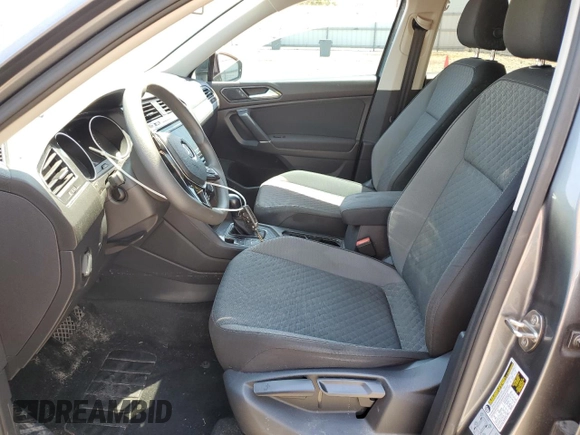 2018 Volkswagen Tiguan S z VIN 3VV1B7AXXJM109293, wystawiony jako Copart lot #55802845 z przebiegiem 49 821 mil mil oraz Szkoda całkowita • Salvage title. Historia ofert i sprzedaży dostępna na DreamBid. Obrazek 7.
