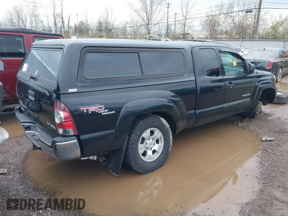 2010 Toyota Tacoma z VIN 5TEUU4EN7AZ747162, wystawiony jako IAAI lot #41899480 z przebiegiem Nie podano mil oraz . Historia ofert i sprzedaży dostępna na DreamBid. Obrazek 4.