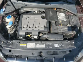 2014 Volkswagen Passat SE z VIN 1VWBN7A30EC084173, wystawiony jako Copart lot #58688645 z przebiegiem 141 726 mil mil oraz Szkoda całkowita • Salvage title. Historia ofert i sprzedaży dostępna na DreamBid. Obrazek 11.