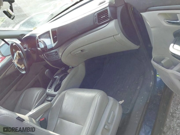 2017 Honda Pilot EX-L with VIN 5FNYF5H52HB031634, listed as a IAAI auction lot 41145133 with 164,668 mi miles. Bid and sale history available at carsss.com. Image 5.