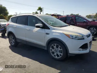 2014 Ford Escape Titanium z VIN 1FMCU0J9XEUD01904, wystawiony jako Copart lot #61819555 z przebiegiem 217 794 mil mil oraz Czysty tytuł • Clean title. Historia ofert i sprzedaży dostępna na DreamBid. Obrazek 4.
