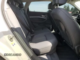 2022 Audi e-tron Premium Plus с VIN WA1LAAGE5NB025922, выставлен на аукционе Copart как лот 60321775 с пробегом 35 498 миль миль и Чистый • Clean title. История ставок и продаж доступна на DreamBid. Изображение 11.