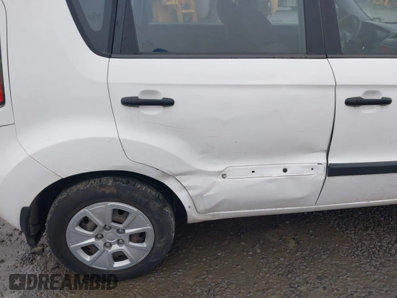 2011 Kia Soul with VIN KNDJT2A18B7346869, listed as a IAAI auction lot 41367423 with 156,070 mi miles. Bid and sale history available at carsss.com. Image 6.