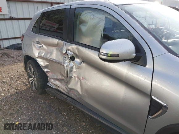 2024 Mitsubishi Outlander S z VIN JA4ARUAU8RU015154, wystawiony jako IAAI lot #42506748 z przebiegiem 18 231 mil mil oraz . Historia ofert i sprzedaży dostępna na DreamBid. Obrazek 6.