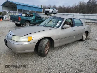 2001 Lincoln Town Car Executive z VIN 1LNHM81W91Y724017, wystawiony jako Copart lot #85879004 z przebiegiem 178 052 mil mil oraz Czysty tytuł • Clean title. Historia ofert i sprzedaży dostępna na DreamBid. Obrazek 1.