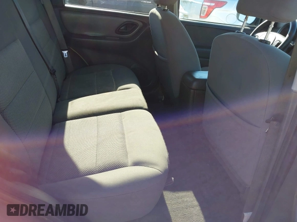 2007 Ford Escape XLT with VIN 1FMYU03Z07KA20616, listed as a IAAI auction lot 41567658 with 142,907 mi miles. Bid and sale history available at carsss.com. Image 8.
