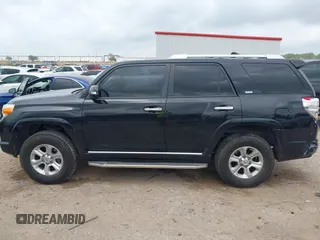 2012 Toyota 4Runner SR5 z VIN JTEZU5JR1C5044324, wystawiony jako IAAI lot #42137404 z przebiegiem 252 363 mil mil oraz . Historia ofert i sprzedaży dostępna na DreamBid. Obrazek 14.