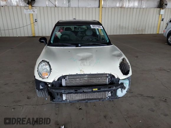 2010 MINI Clubman z VIN WMWML3C51ATX52238, wystawiony jako Copart lot #50537605 z przebiegiem 96 000 mil mil oraz Szkoda całkowita • Salvage title. Historia ofert i sprzedaży dostępna na DreamBid. Obrazek 5.