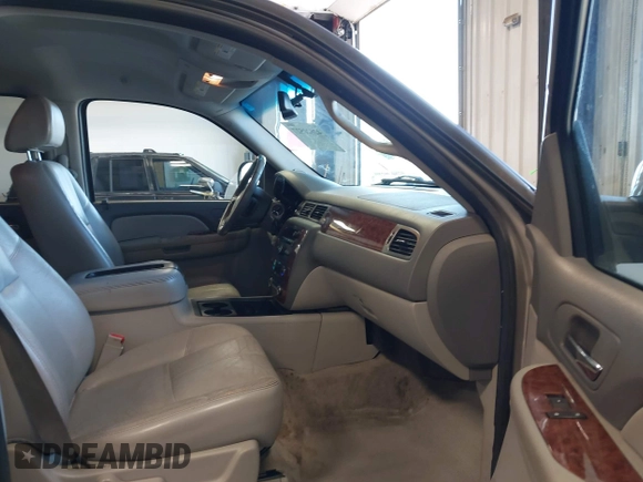2007 Chevrolet Tahoe LT z VIN 1GNFK13077R224756, wystawiony jako IAAI lot #42620527 z przebiegiem Nie podano mil oraz . Historia ofert i sprzedaży dostępna na DreamBid. Obrazek 5.