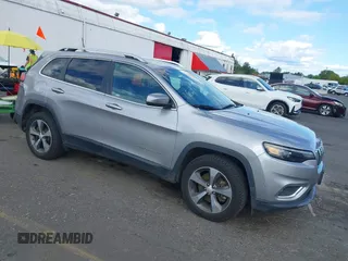 2019 Jeep Cherokee Limited z VIN 1C4PJMDN4KD180765, wystawiony jako IAAI lot #42095106 z przebiegiem 66 096 mil mil oraz . Historia ofert i sprzedaży dostępna na DreamBid. Obrazek 1.
