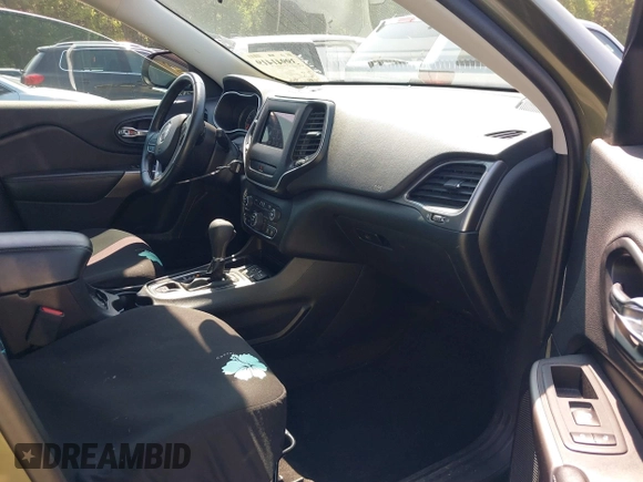 2019 Jeep Cherokee Latitude with VIN 1C4PJLCB9KD109451, listed as a IAAI auction lot 39941419 with 131,236 mi miles. Bid and sale history available at carsss.com. Image 5.