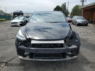 2022 Tesla Model Y Long Range z VIN 7SAYGDEE7NA014402, wystawiony jako Copart lot #56325005 z przebiegiem 41 171 mil mil oraz Szkody całkowita. Historia ofert i sprzedaży dostępna na DreamBid. Obrazek 5.