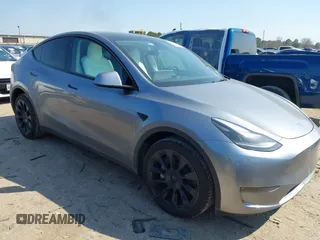 2024 Tesla Model Y Long Range with VIN 7SAYGDEE5RA290907, listed as a IAAI auction lot 41705170 with 4,099 mi miles. Bid and sale history available at carsss.com. Image 1.