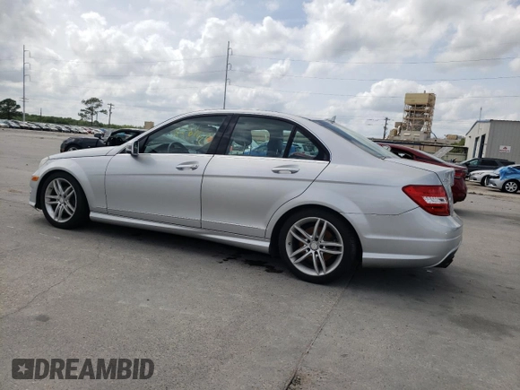 2013 Mercedes-Benz C 250 Sport z VIN WDDGF4HB9DR263699, wystawiony jako Copart lot #51379384 z przebiegiem 123 016 mil mil oraz Szkoda całkowita • Salvage title. Historia ofert i sprzedaży dostępna na DreamBid. Obrazek 2.