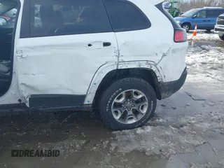 2019 Jeep Cherokee Trailhawk Elite with VIN 1C4PJMBX0KD315275, listed as a IAAI auction lot 41630464 with 94,558 mi miles. Bid and sale history available at carsss.com. Image 6.