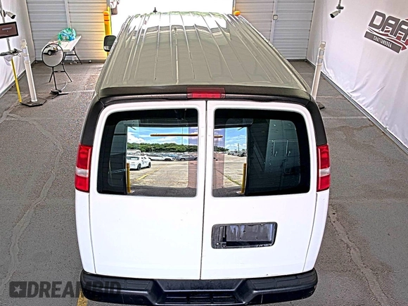 2021 Chevrolet Express Cargo z VIN 1GCWGAFP5M1201537, wystawiony jako IAAI lot #42642579 z przebiegiem 96 732 mil mil oraz . Historia ofert i sprzedaży dostępna na DreamBid. Obrazek 8.