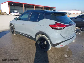 2022 Nissan Kicks SR with VIN 3N1CP5DV1NL475150, listed as a IAAI auction lot 40802669 with 55,940 mi miles. Bid and sale history available at carsss.com. Image 3.