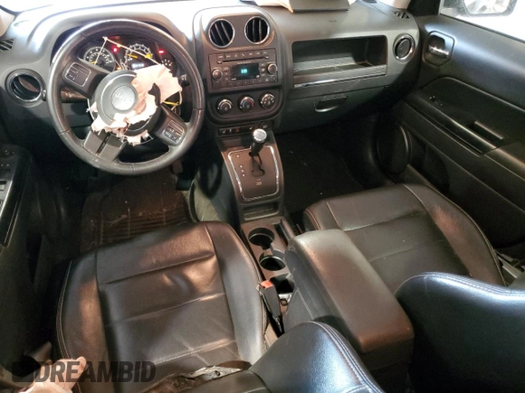 2015 Jeep Patriot Latitude z VIN 1C4NJRFB5FD426252, wystawiony jako Copart lot #54958515 z przebiegiem 80 250 mil mil oraz Szkoda całkowita • Salvage title. Historia ofert i sprzedaży dostępna na DreamBid. Obrazek 8.