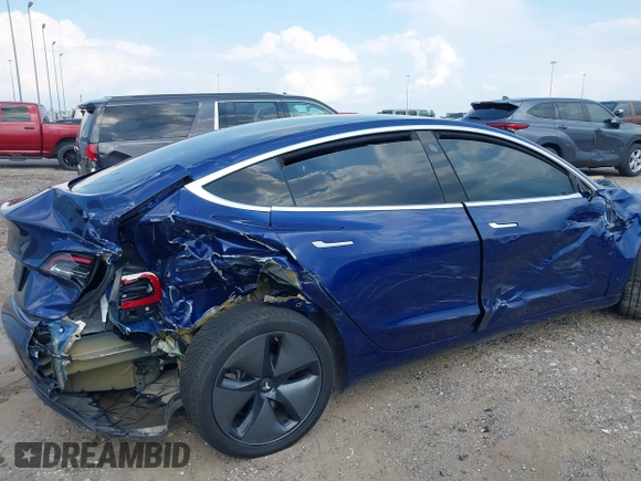 2019 Tesla Model 3 Mid Range z VIN 5YJ3E1EA8KF308947, wystawiony jako IAAI lot #39617997 z przebiegiem 70 831 mil mil oraz . Historia ofert i sprzedaży dostępna na DreamBid. Obrazek 6.