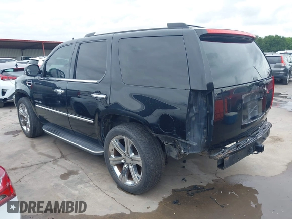 2013 Cadillac Escalade Luxury z VIN 1GYS3BEFXDR127777, wystawiony jako IAAI lot #42390040 z przebiegiem 206 852 mil mil oraz . Historia ofert i sprzedaży dostępna na DreamBid. Obrazek 3.