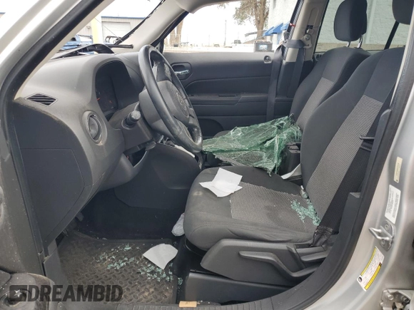 2011 Jeep Patriot Latitude with VIN 1J4NF1GB9BD125330, listed as a Copart auction lot 68520704 with Not Provided miles and Salvage Title. Bid and sale history available at DreamBid. Image 7.