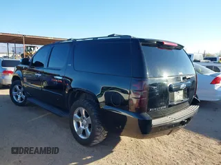 2008 Chevrolet Suburban LTZ with VIN 3GNFK16338G304546, listed as a IAAI auction lot 41404453 with 174,443 mi miles. Bid and sale history available at carsss.com. Image 3.