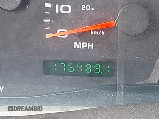 2003 Ford F-350 XL z VIN 1FTSW31P53ED77760, wystawiony jako IAAI lot #41656643 z przebiegiem 176 489 mil mil oraz . Historia ofert i sprzedaży dostępna na DreamBid. Obrazek 14.