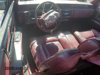 1991 Cadillac DeVille z VIN 1G6CD13B7M4306411, wystawiony jako Copart lot #50128155 z przebiegiem Nie podano mil oraz Szkoda całkowita • Salvage title. Historia ofert i sprzedaży dostępna na DreamBid. Obrazek 8.