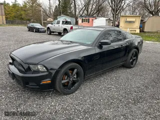 2013 Ford Mustang V6 with VIN 1ZVBP8AM2D5274181, listed as a IAAI auction lot 41913428 with NaN miles. Bid and sale history available at carsss.com. Image 2.