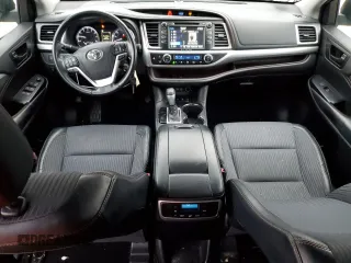 2017 Toyota Highlander LE with VIN 5TDBZRFH5HS423777, listed as a Copart auction lot 44140855 with 124,472 mi miles and Salvage title. Bid and sale history available at DreamBid. Image 8.