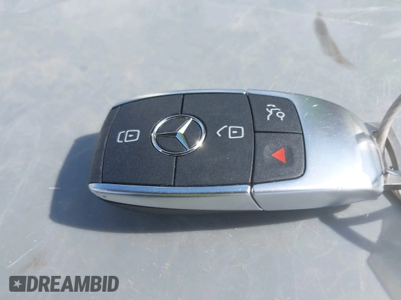 2025 Mercedes-Benz CLA 250 z VIN W1K5J4GB5SN513578, wystawiony jako IAAI lot #42120213 z przebiegiem 18 216 mil mil oraz . Historia ofert i sprzedaży dostępna na DreamBid. Obrazek 11.