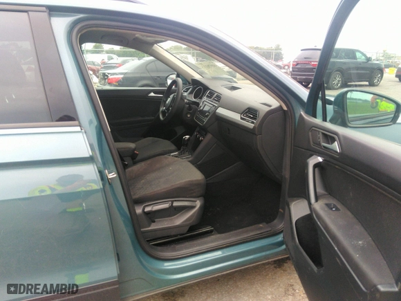 2019 Volkswagen Tiguan S with VIN 3VV1B7AXXKM121963, listed as a IAAI auction lot 40076115 with 167,540 mi miles. Bid and sale history available at carsss.com. Image 5.