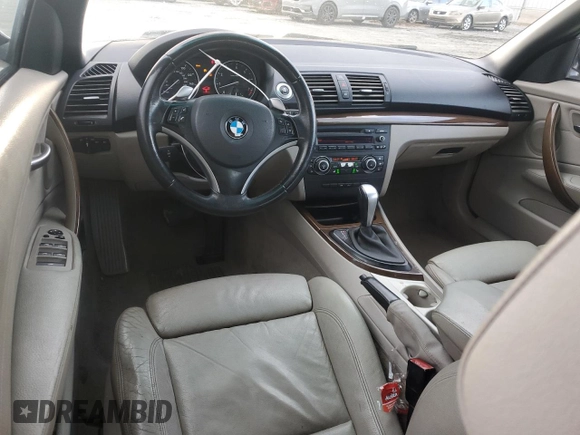 2010 BMW 1 Series 128i z VIN WBAUL7C53AVJ77295, wystawiony jako Copart lot #86122734 z przebiegiem 138 270 mil mil oraz Szkoda całkowita • Salvage title. Historia ofert i sprzedaży dostępna na DreamBid. Obrazek 8.