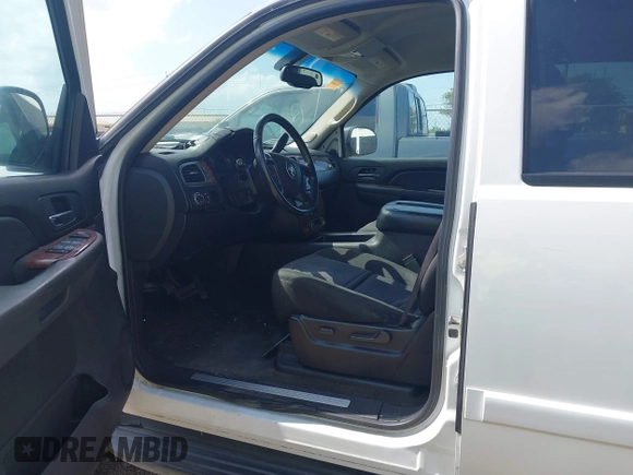 2007 Chevrolet Tahoe LT z VIN 1GNFC13047R219432, wystawiony jako IAAI lot #42410268 z przebiegiem 268 151 mil mil oraz . Historia ofert i sprzedaży dostępna na DreamBid. Obrazek 5.