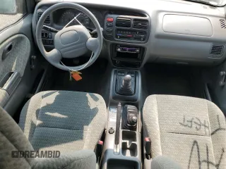 2003 Suzuki Vitara JLX z VIN 2S3TD52V136101732, wystawiony jako Copart lot #58477845 z przebiegiem 105 628 mil mil oraz Czysty tytuł • Clean title. Historia ofert i sprzedaży dostępna na DreamBid. Obrazek 8.
