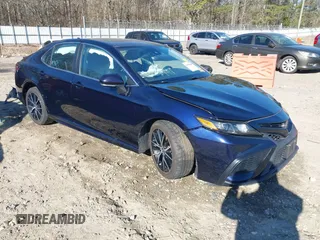 2022 Toyota Camry SE z VIN 4T1G11AK4NU686704, wystawiony jako IAAI lot #41858800 z przebiegiem 107 715 mil mil oraz . Historia ofert i sprzedaży dostępna na DreamBid. Obrazek 1.