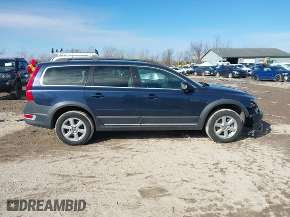 2010 Volvo XC70 3.2L with VIN YV4960BZ5A1078719, listed as a IAAI auction lot 41697871 with 115,608 mi miles and . Bid and sale history available at DreamBid. Image 14.