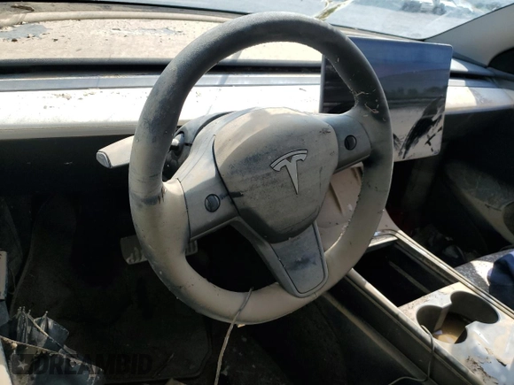 2024 Tesla Model Y Performance z VIN 7SAYGDEF1RF038664, wystawiony jako Copart lot #52583175 z przebiegiem Nie podano mil oraz Szkoda całkowita • Salvage title. Historia ofert i sprzedaży dostępna na DreamBid. Obrazek 9.