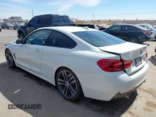 2019 BMW 4 Series 440i z VIN WBA4W7C56KAG52201, wystawiony jako IAAI lot #41639179 z przebiegiem 39 225 mil mil oraz . Historia ofert i sprzedaży dostępna na DreamBid. Obrazek 3.