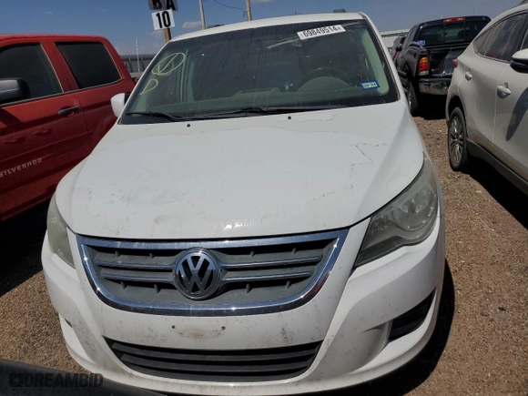 2014 Volkswagen Routan SE w/RSE & Navigation with VIN 2C4RVABG2ER134322, listed as a Copart auction lot 69849514 with 155,918 mi miles and Salvage Title. Bid and sale history available at carsss.com. Image 5.