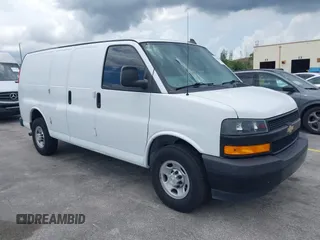 2018 Chevrolet Express Cargo z VIN 1GCWGAFP0J1342902, wystawiony jako IAAI lot #42568676 z przebiegiem 98 489 mil mil oraz . Historia ofert i sprzedaży dostępna na DreamBid. Obrazek 1.