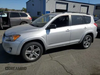 2010 Toyota RAV4 Sport z VIN JTMWK4DV5AD004475, wystawiony jako Copart lot #61271945 z przebiegiem 199 024 mil mil oraz Szkoda całkowita • Salvage title. Historia ofert i sprzedaży dostępna na DreamBid. Obrazek 1.