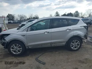 2017 Ford Escape SE z VIN 1FMCU9GDXHUA46689, wystawiony jako IAAI lot #41492523 z przebiegiem 67 401 mil mil oraz . Historia ofert i sprzedaży dostępna na DreamBid. Obrazek 17.