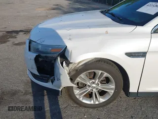 2013 Ford Taurus SEL z VIN 1FAHP2E88DG214441, wystawiony jako IAAI lot #42232859 z przebiegiem 122 388 mil mil oraz . Historia ofert i sprzedaży dostępna na DreamBid. Obrazek 6.